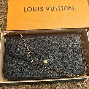 Louis Vuitton pouchette